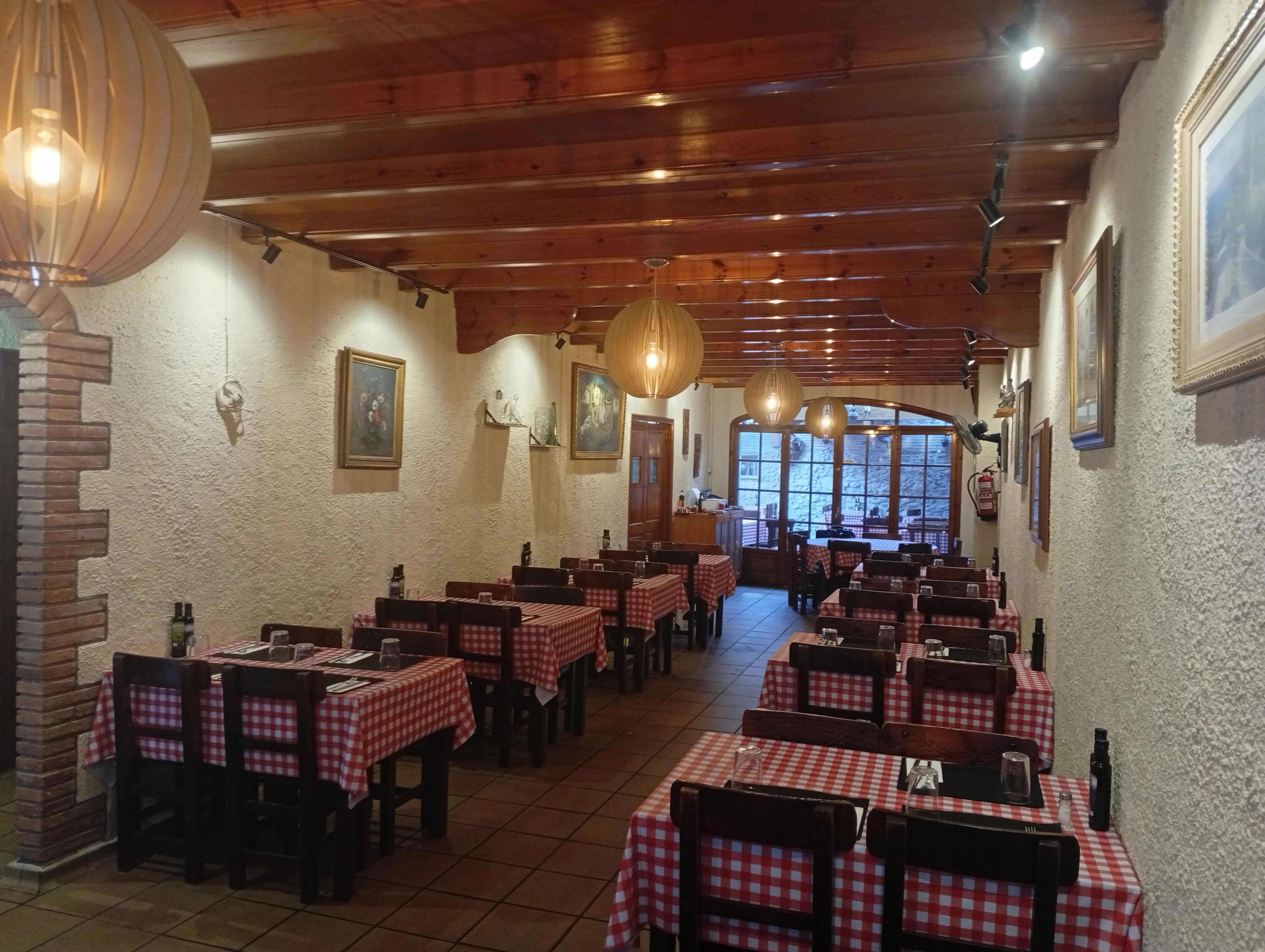 Interior acollidor del restaurant Can Fanals a Sabadell